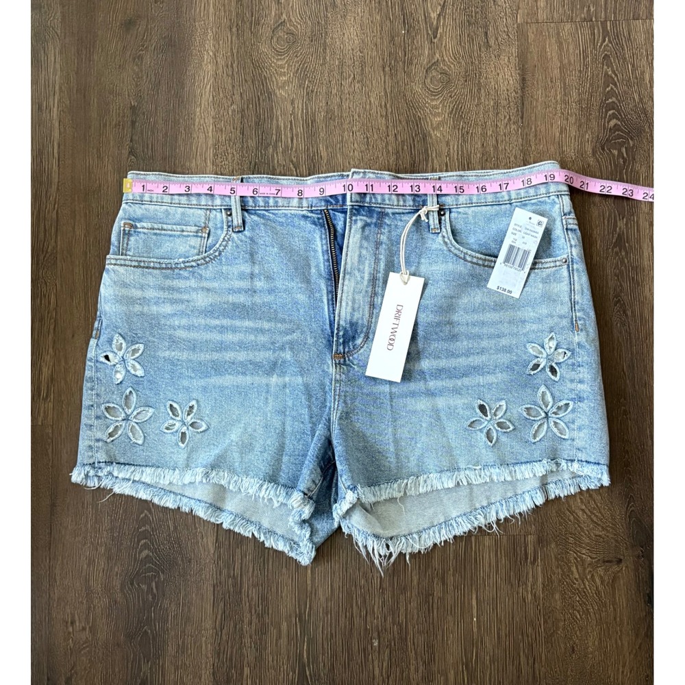 Driftwood Goldie Floral Eyelet Cutout Denim Shorts Light Wash Raw Hem 33 NEW - Picture 8 of 9